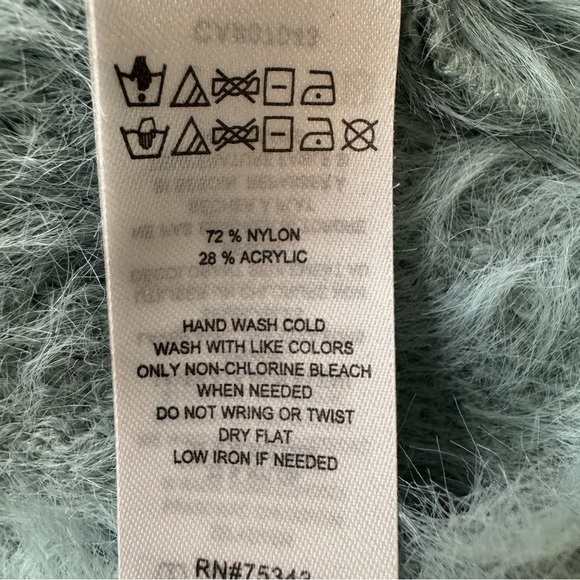 Wearing Your Heart on Your Sleeve Blue Crewneck Fuzzy Knit Cropped Sweater Small - Picture 14 of 14